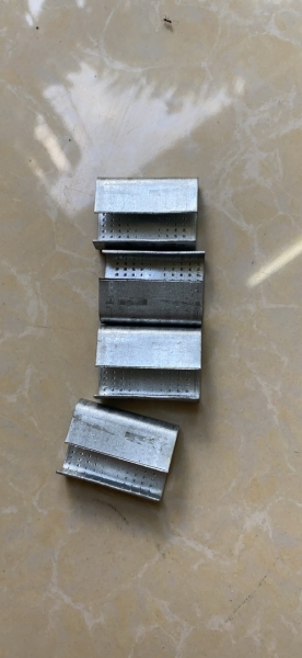 Kẹp sắt - Vật Liệu Đóng Gói Kiệt Phong - Công Ty TNHH Sản Xuất Dây Đai Và Túi Nylon Kiệt Phong